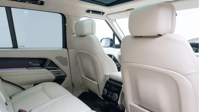 Land Rover Range Rover (24 Reg) 3.0 D300 HSE Image 4