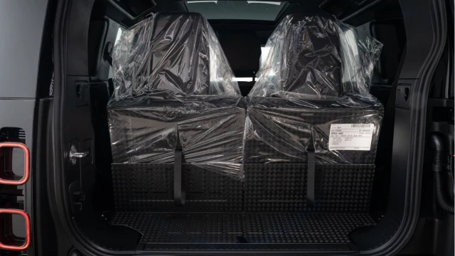 Land Rover Defender (25 Reg) 110 3.0 D350 X-Dynamic HSE (7 Seat) (Bespoke) Image 4