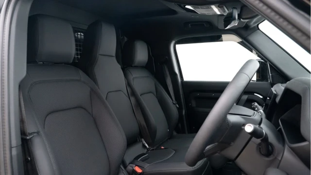 Land Rover Defender (25 Reg) 110 3.0 D250 X-Dynamic SE Hard Top Commercial (3 Seat) (+VAT) Image 3