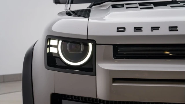 Land Rover Defender (75 Reg) 90 3.0 D250 X-Dynamic SE (Bespoke) Image 6