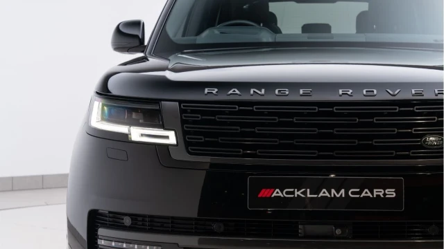 Land Rover Range Rover (72 Reg) 3.0 P440e HSE Hybrid (Shadow Pack) Image 8