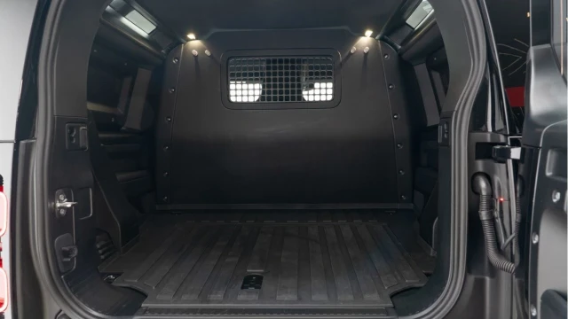 Land Rover Defender (25 Reg) 90 3.0 D250 S Hard Top Commercial (3 Seat) (Bespoke) (+VAT) Image 4