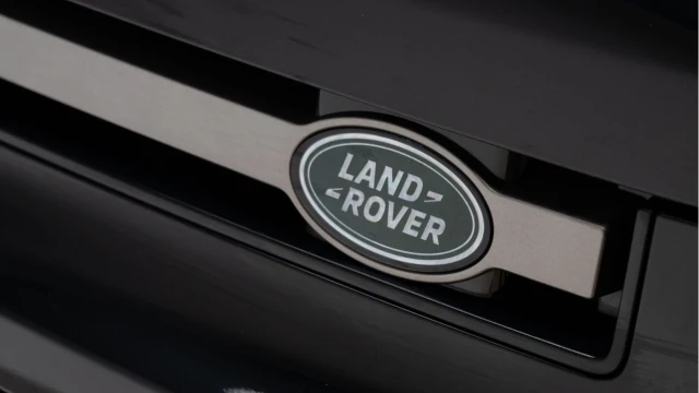 Land Rover Defender (73 Reg) 130 3.0 P300 X-Dynamic SE (8 Seat) Image 8