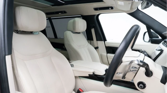 Land Rover Range Rover (22 Reg) 3.0 D350 Autobiography 7 Seat LWB Image 3