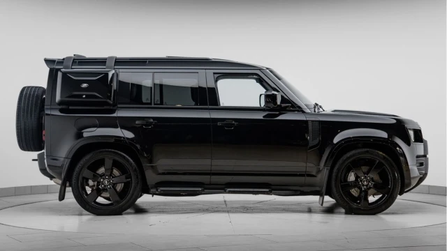 Land Rover Defender (74 Reg) 110 3.0 D350 X-Dynamic HSE (Black Pack) Image 6