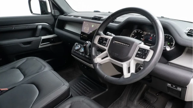 Land Rover Defender (23 Reg) 110 3.0 D250 HSE Hard Top Commercial (3 Seat) (+VAT) Image 2
