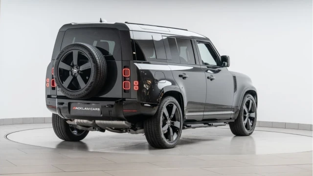 Land Rover Defender (25 Reg) 110 3.0 D250 X-Dynamic SE (Black Pack) (VAT Q) Image 6