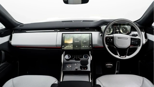 Land Rover Range Rover Sport (23 Reg) 3.0 D300 Dynamic SE (Black Pack) Image 2