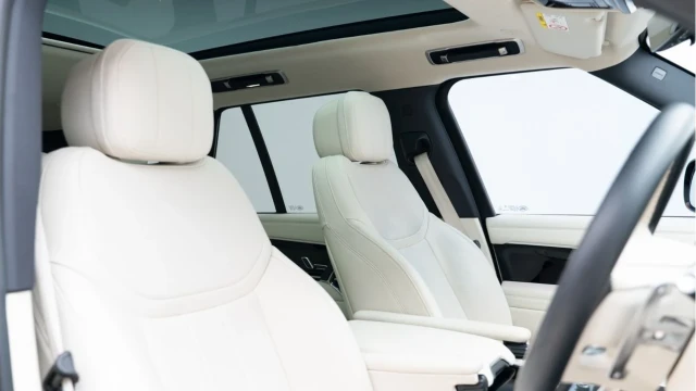 Land Rover Range Rover (23 Reg) 3.0 P400 HSE (Shadow Pack) Image 3