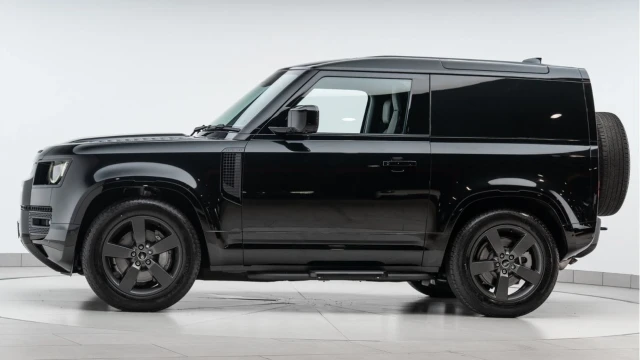 Land Rover Defender (25 Reg) 90 3.0 D350 X-Dynamic HSE Hard Top Commercial (3 Seat) (+VAT) Image 5