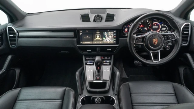 Porsche Cayenne (72 Reg) 3.0 V6 Platinum Edition Image 2