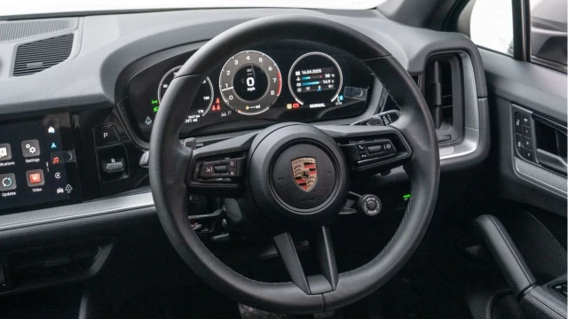 Porsche Cayenne (24 Reg) 3.0 V6 Coupe (New Model) Image 4