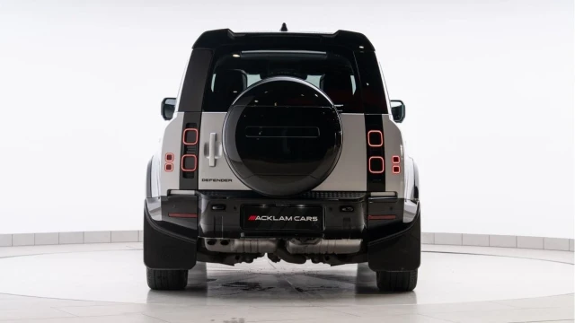 Land Rover Defender (24 Reg) 110 3.0 D300 X-Dynamic HSE (Bespoke) Image 4