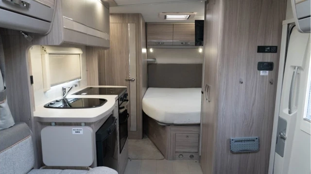 Elddis Supreme 155 (21 Reg) 2.2D (4 Berth) Image 5