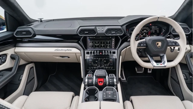 Lamborghini Urus (74 Reg) 4.0 V8 S Image 2