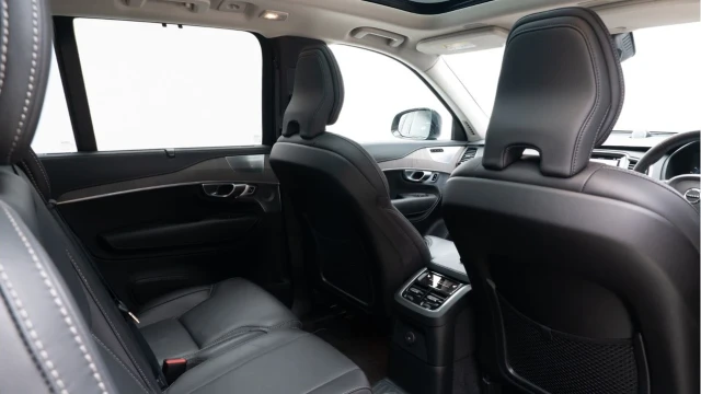 Volvo XC90 (23 Reg) 2.0 T8 Recharge Ultimate Dark AWD (7 Seat) (Hybrid) Image 7