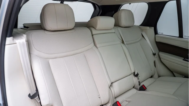 Land Rover Range Rover (72 Reg) 3.0 P440e SE Hybrid Image 6