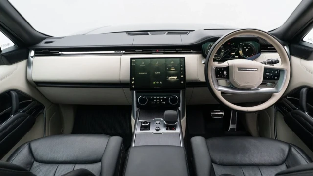 Land Rover Range Rover (23 Reg) 3.0 D350 Autobiography (Shadow Pack) Image 2