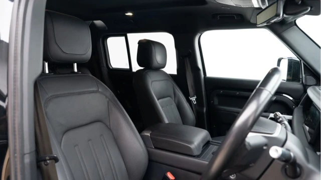 Land Rover Defender (21 Reg) 110 3.0 D300 HSE Hard Top Commercial (5 Seat) (URBAN) (+VAT) Image 3
