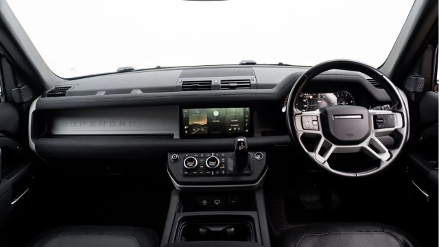 Land Rover Defender (22 Reg) 110 3.0 D250 X-Dynamic S (Black Pack) Image 2
