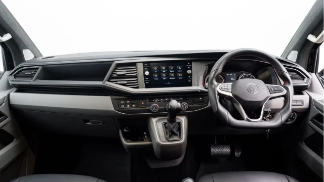 Volkswagen Transporter (23 Reg) T32 2.0BiTDI Highline DSG (5 Seat) (URBAN) (+VAT) Image 2