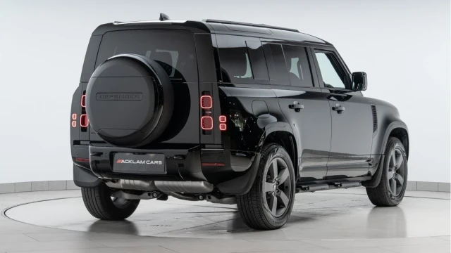 Land Rover Defender (25 Reg) 110 3.0 D250 X-Dynamic SE (Black Pack) Image 6