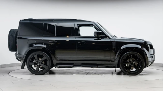 Land Rover Defender (75 Reg) 110 3.0 D250 X-Dynamic SE Hard Top Commercial (3 Seat) (+VAT) Image 6