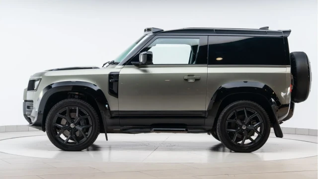 Land Rover Defender (23 Reg) 90 3.0 D250 SE Hard Top Commercial (URBAN) (+VAT) Image 5