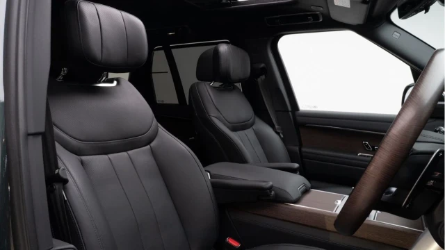 Land Rover Range Rover (24 Reg) 3.0 D300 Autobiography (Shadow Pack) Image 3