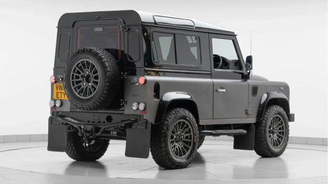 Land Rover Defender 90 (16 Reg) 90 2.2TD Autobiography (Bowler) Image 6