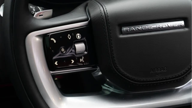 Land Rover Range Rover (25 Reg) 3.0 D300 SE (Shadow) Image 8