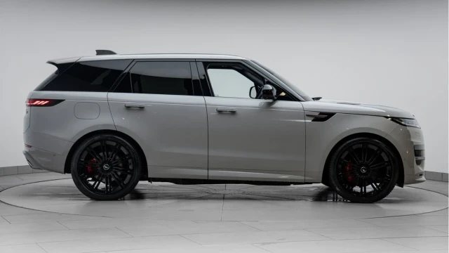 Land Rover Range Rover Sport (73 Reg) 3.0 P440e Dynamic SE Hybrid Image 5