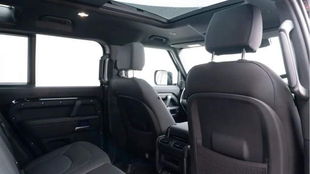 Land Rover Defender (74 Reg) 110 3.0 D250 X-Dynamic HSE (VAT Q) Image 6