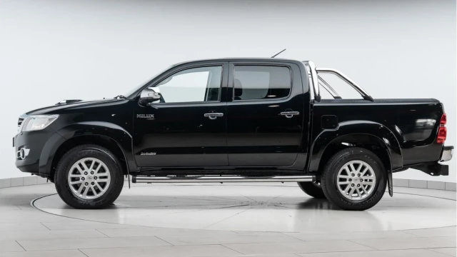 Toyota Hi-Lux (15 Reg) 3.0 D-4D Invincible X Image 4