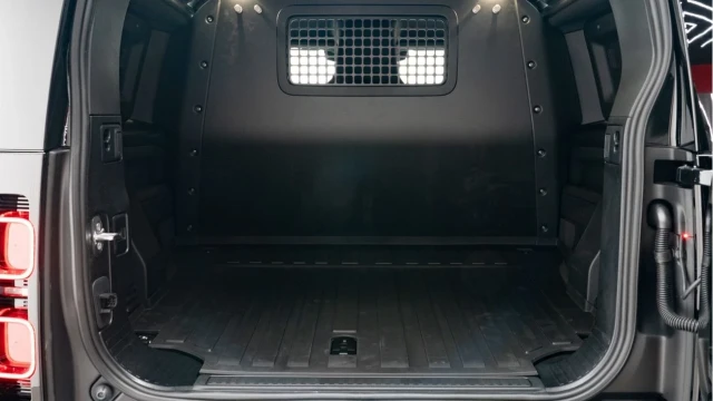 Land Rover Defender (25 Reg) 90 3.0 D250 S Hard Top Commercial (3 Seat) (+VAT) Image 4