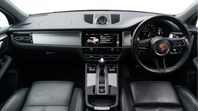 Porsche Macan (71 Reg) 2.0 PDK Image 2