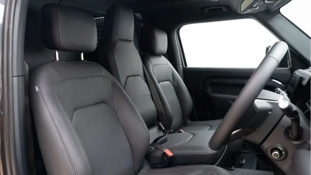 Land Rover Defender (25 Reg) 90 3.0 D350 X-Dynamic HSE Hard Top Commercial (3 Seat) (+VAT) Image 3