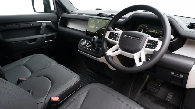 Land Rover Defender (25 Reg) 90 3.0 D350 X-Dynamic HSE Hard Top Commercial (3 Seat) (+VAT) Image 2