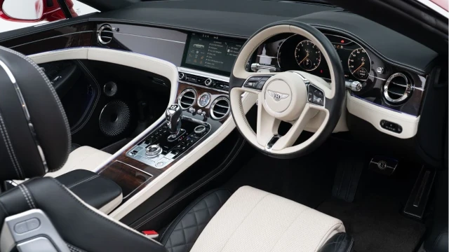 Bentley Continental (20 Reg) GTC 4.0 V8 Convertible (Mulliner) Image 3