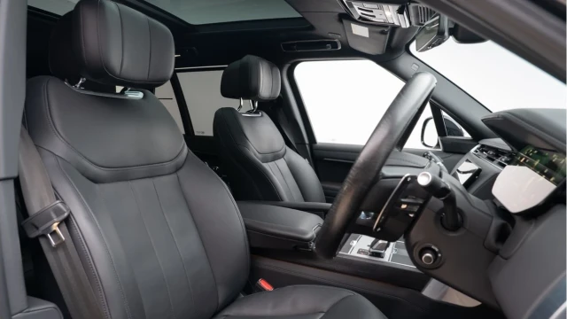 Land Rover Range Rover (24 Reg) 3.0 D350 Autobiography (Shadow Pack) Image 3