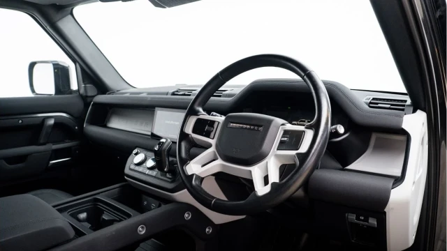 Land Rover Defender (72 Reg) 90 3.0 D250 SE Hard Top Commercial (+VAT) Image 2