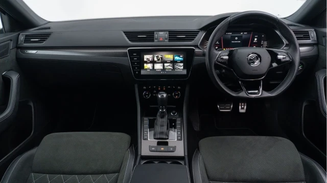 Škoda SUPERB (73 Reg) 2.0TDI Sportline Plus DSG Estate Image 2