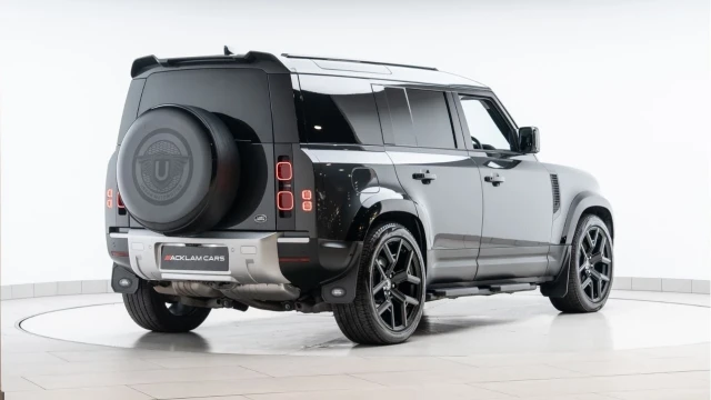 Land Rover Defender (23 Reg) 110 3.0 D250 HSE Hard Top Commercial (3 Seat) (+VAT) Image 6