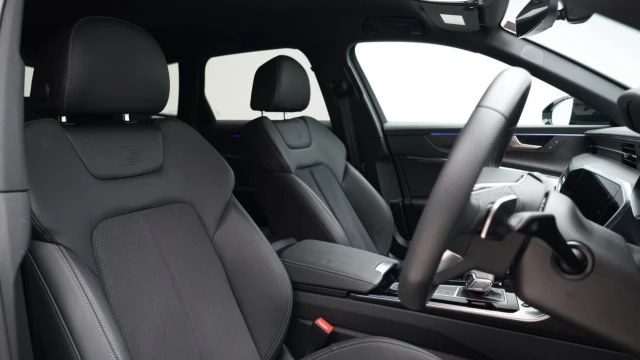 Audi A6 (23 Reg) 2.0 40TDI S-Line Black Edition Quattro Avant Image 3