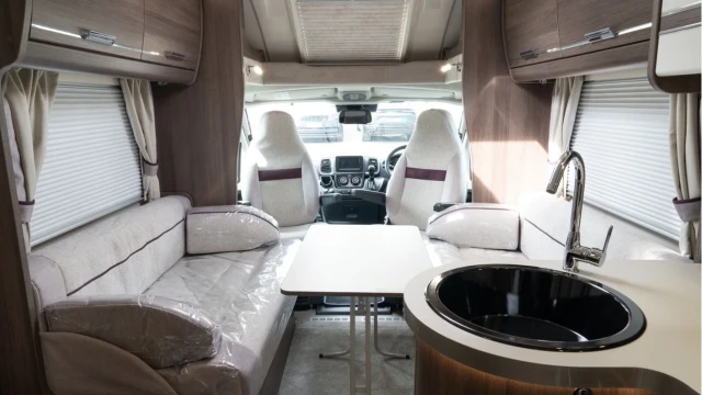 Elddis Encore 255 (23 Reg) 2.2D Automatic (4 Berth) Image 2