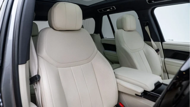 Land Rover Range Rover (25 Reg) 3.0 D300 HSE (Shadow) Image 3