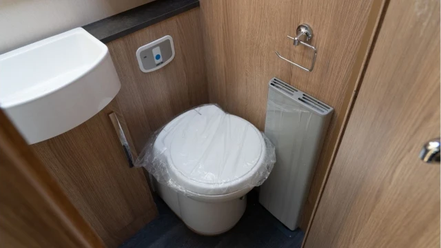 Auto-Trail Frontier Scout (73 Reg) 2.3D (6 Berth) Image 7
