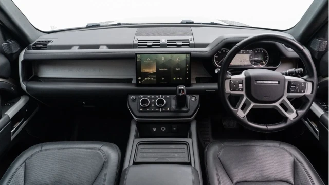 Land Rover Defender (23 Reg) 90 3.0 D250 HSE (Bespoke) Image 2