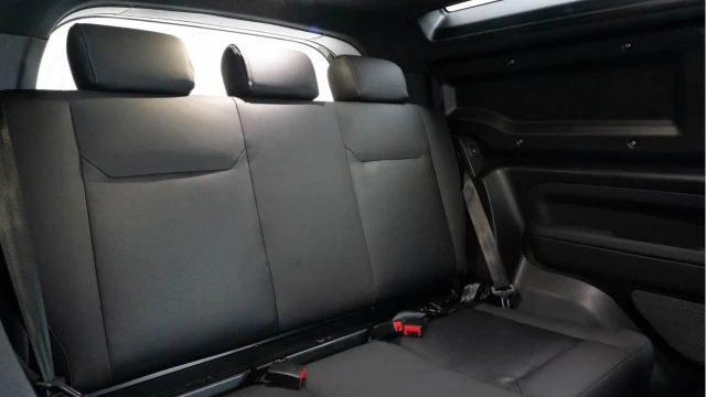 Land Rover Defender (24 Reg) 90 3.0 D300 X-Dynamic HSE Hard Top (6 Seat) (+VAT) Image 4