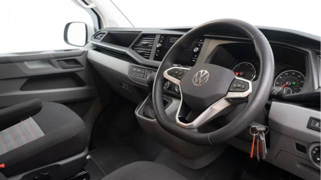 Volkswagen Transporter (73 Reg) T32 2.0TDI Highline DSG (Day Bus) (VAT Q) Image 2
